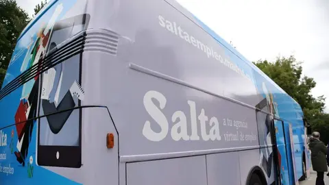 Anuncio del portal 'Salta' en un autobús - Foto del Ayuntamiento de Madrid
