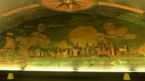 uno de los murales de Lugris