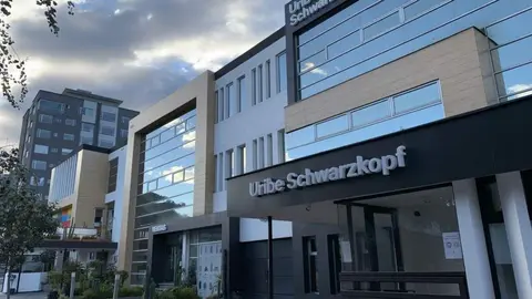 Fachada de la sede de Uribe Shwarzkopf en Quito - Foto de Uribe Schwarzkopf