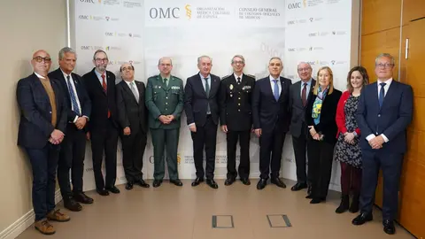 Participantes en la presentación del informe de agresiones a médicos - Foto de Cgcom