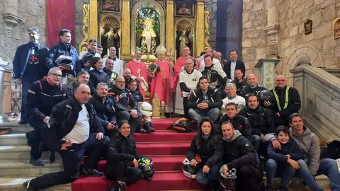 'Peregrinos moteros' con el cardenal Osoro en la parroquia de Navalagamella - Foto de la Parroquia de Nuestra Señora de la Estrella-Navalagamella