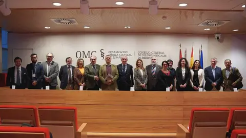 Imagen de familia de la reunión de los Colegios Sanitarios de toda España - Foto de los Consejos de Colegios Sanitarios