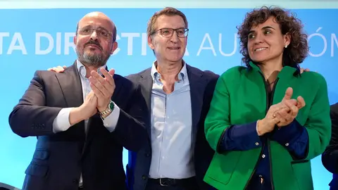 Feijóo, junto a Alejandro Fernández y Dolors Montserrat - Foto del PP/Tarek