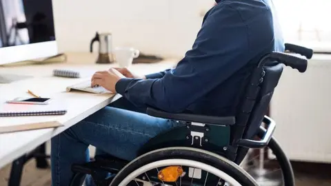 Trabajador con discapacidad  Foto de 123rfhalfpoint