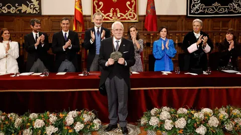 Díaz Ayuso, en la entrega del Premio Cervantes al escritor Luis Mateo Díez  - Comunidad de Madrid
