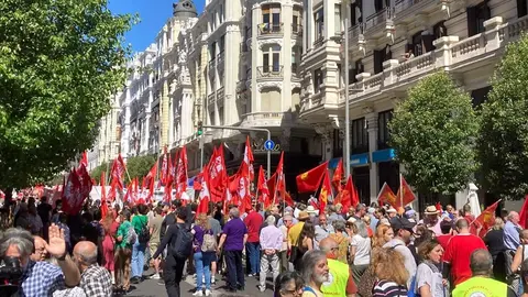 Imagen de asistentes a la manifestación de Madrid del 1 de mayo de 2023 en el punto de salida - Foto de Servimedia