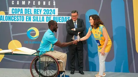 Díaz Ayuso homenajea al Club Deportivo Ilunion de Baloncesto en Silla de Ruedas - Comunidad de Madrid