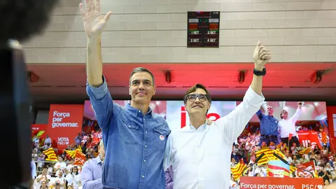 Sánchez junto a Illa - PSOE