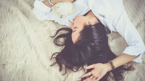 Mujer durmiendo - Pixabay