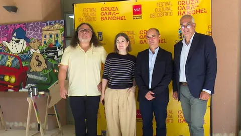 Nacho Bonacho, Presidente de la Asociación Carabanchel Distrito Cultural; Marta Rivera de la Cruz, Delegada del Área de Gobierno de Cultura, Turismo y Deporte del Ayuntamiento de Madrid; Gonzalo Cabrera, director general de Cultura e Industrias Creativas de la Comunidad de Madrid; y Carlos Izquierdo Torres, Concejal Presidente del Distrito de Carabanchel -EFE