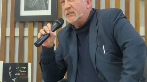 El autor del libro presentado, José Luis López Amigo