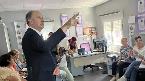 López-Valverde ha participado hoy en un curso de la nueva plataforma formativa Madrid Aula Digital - Comunidad de Madrid