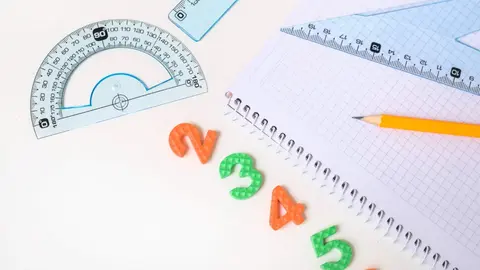 El Ayuntamiento de Madrid aumenta más de un 10% la ayuda mensual por beca infantil - Freepik