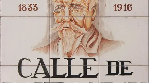 Calle de Echegaray. Callejero de azulejos del ceramista Ruíz de Luna