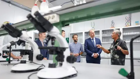 El consejero durante su visita al centro Campus FP - Foto de Comunidad de Madrid