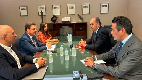 López-Valverde hoy en Mérida con su homólogo extremeño - Comunidad de Madrid