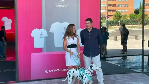 Presentación exposición "Pegada al Corazón" en LaFinca Grand Café