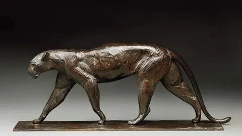 Rembrandt Bugatti. Pequeño leopardo caminante. Bronce con pátina teñida de marrón - Pilar Corredoira