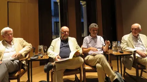 Miguel Ángel Puig-Samper; Basilio Rodríguez 
Cañada; Ricardo Campos y Miguel Ángel García 
Raserón - José Belló