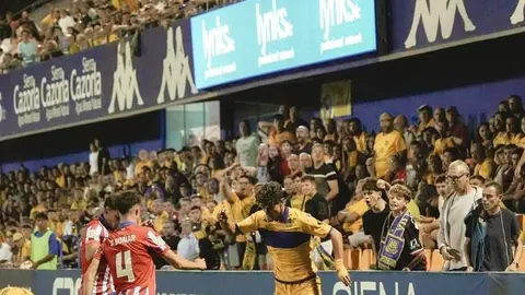 Afición y jugador del Alcorcón - AD Alcorcón 