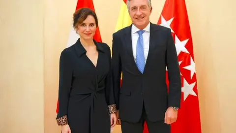 Díaz Ayuso junto al embajador de la República de Austria, Enno Drofenik - Foto Comunidad de Madrid