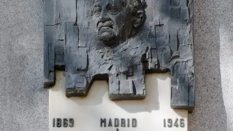 laca en honor a Largo Caballero | Foto de Ayuntamiento de Madrid