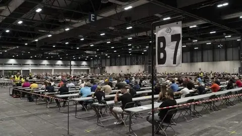 Aspirantes realizando el examen en Ifema | Foto de Ayuntamiento de Madrid