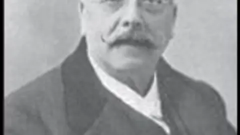 Eduardo Lustonó