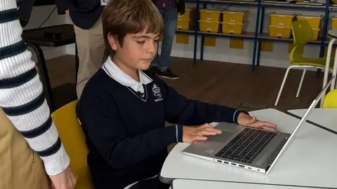 Pablo con el ordenador