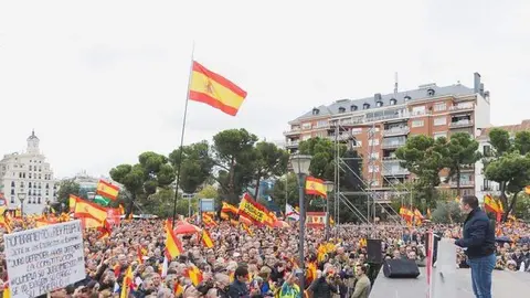 Abascal durante una manifestación en la plaza de Colón | Foto de Vox