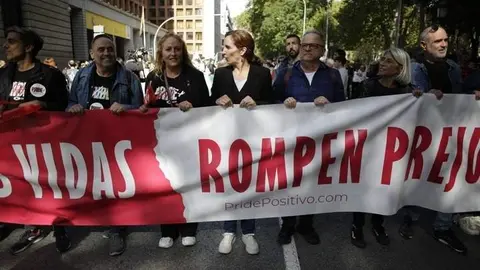 Imagen de la cabecera de la marcha con la ministra de Sanidad, Mónica García |Foto de Cesida