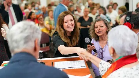 Ana Dávila en un acto con mayores - Foto de archivo Comunidad de Madrid