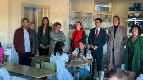 Emilio Viciana, durante  su visita al instituto público San Juan de la Cruz de Pozuelo de Alarcón - Foto Comunidad de Madrid