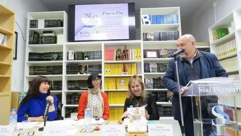 Teresa Sánchez Ruiz, Paty Liñán, Nery Santos y de pie, Basilio Rodríguez Cañada