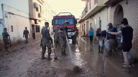La UME realiza labores de limpieza en la provincia de Valencia - Foto de la UME
