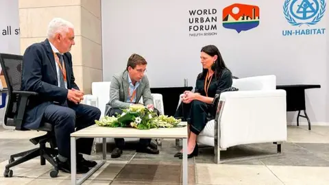 Almeida en un encuentro sobre turismo en El Cairo - Foto Ayuntamiento de Madrid