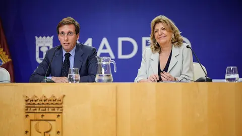 Almeida e Hidalgo presentan los presupuestos municipales para 2025 - Foto Ayuntamiento de Madrid