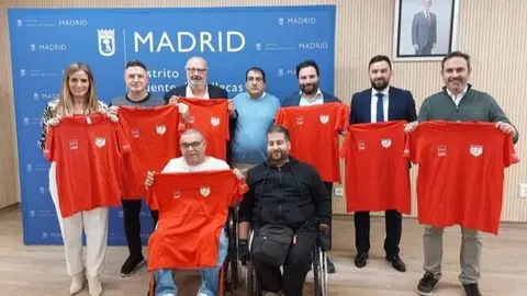 Foto de familia tras la presentacion del evento | Foto de Ayuntamiento de Madrid