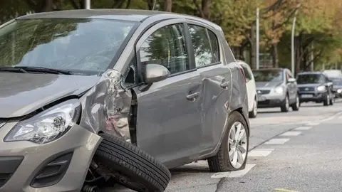 Coche siniestrado | Foto de 123RF/macronomy
