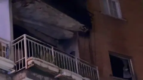 Fachada del piso incendiado - Foto Emergencias Madrid