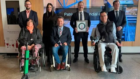 El consejero De Paco Serrano ha recibido el homenaje de la organización Impulsa Igualdad - Foto Comunidad de Madrid