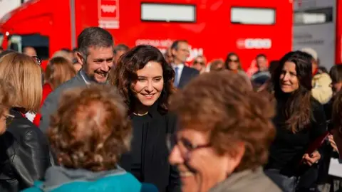 Ayuso presenta las nuevas oficinas de Atención al Ciudadano del 012 y banca móvil - Foto Comunidad de Madrid