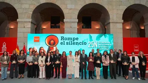 La consejera Dávila en el acto de conmemoración del Día Internacional de la Eliminación de la Violencia contra la Mujer - Foto Comunidad de Madrid