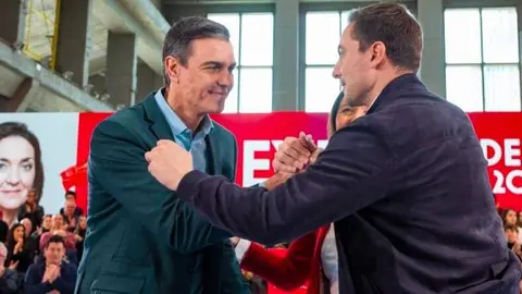 Lobato saluda a Sánchez en un mitin del PSOE - Foto del PSOE