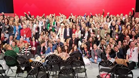 Los representantes del PSOE de Madrid, juntos en Sevilla | Foto de Servimedia