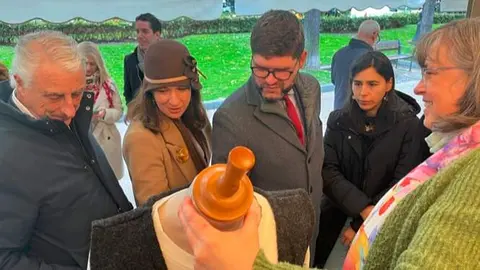El viceconsejero Rodríguez Asensio en la inauguración de la XXXVII edición de la Feria Mercado de Artesanía - Foto Comunidad de Madrid