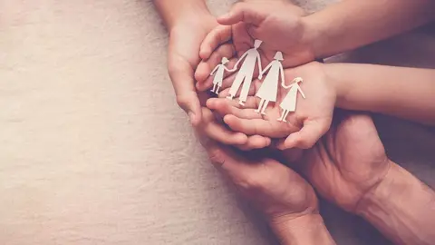 Familia - Foto Servimedia (shutterstock)