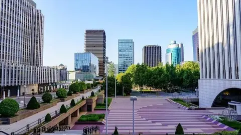 distrito-financiero-centro-madrid-modernos-edificios-sede-empresas-oficinas_395383-3204