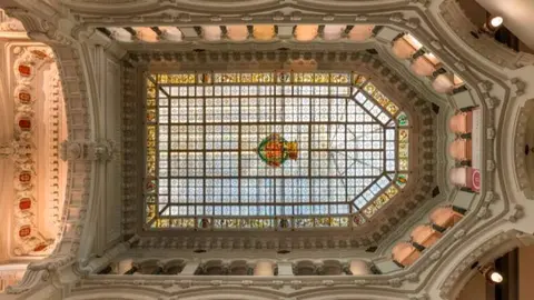 Vidriera del Palacio de Cibeles - Foto Ayuntamiento de Madrid