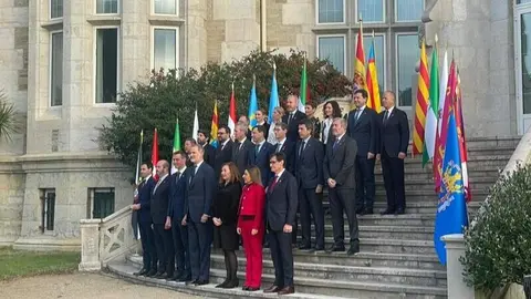 Sánchez junto a Felipe VI y los presidentes autonómicos en la Conferencia de Presidentes en Santander | Foto de Servimedia